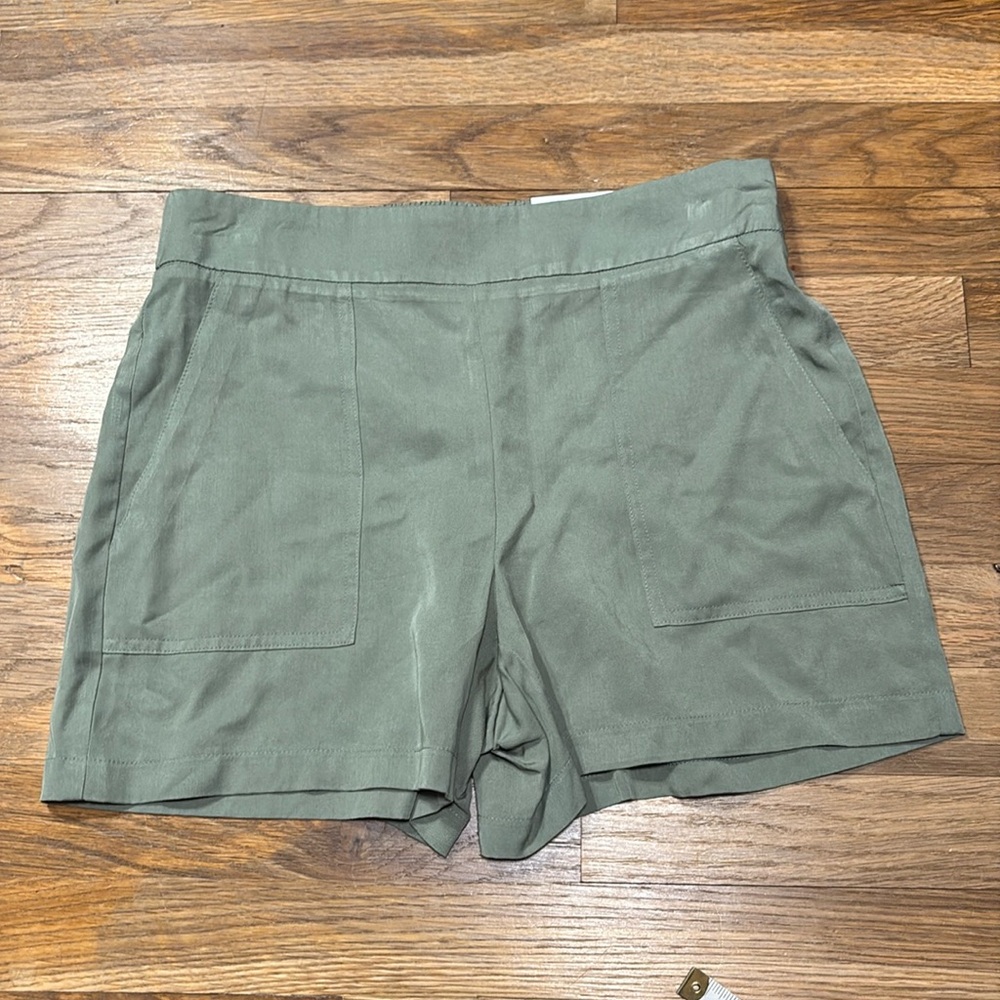 NINE WEST pull on olive green shorts